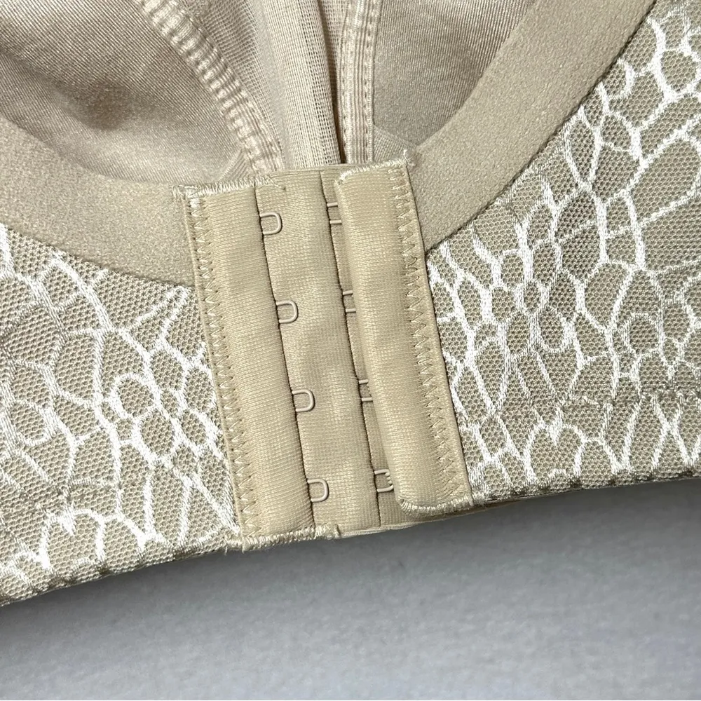 Unbranded Wireless Bra 40D Ecru Beige Nude Back Closure Soft Comfort Tan Size undefined - Image 3