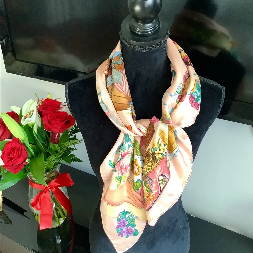 GUCCI silk scarf ~ VERY LOVELY print 💙❤️💜 - Image 6