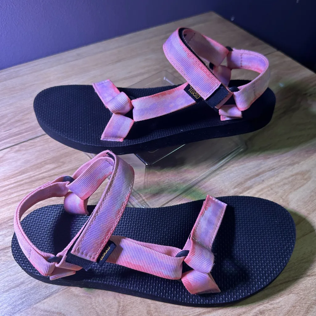 Teva Women's Light Pink Strappy Sandals - Image 2