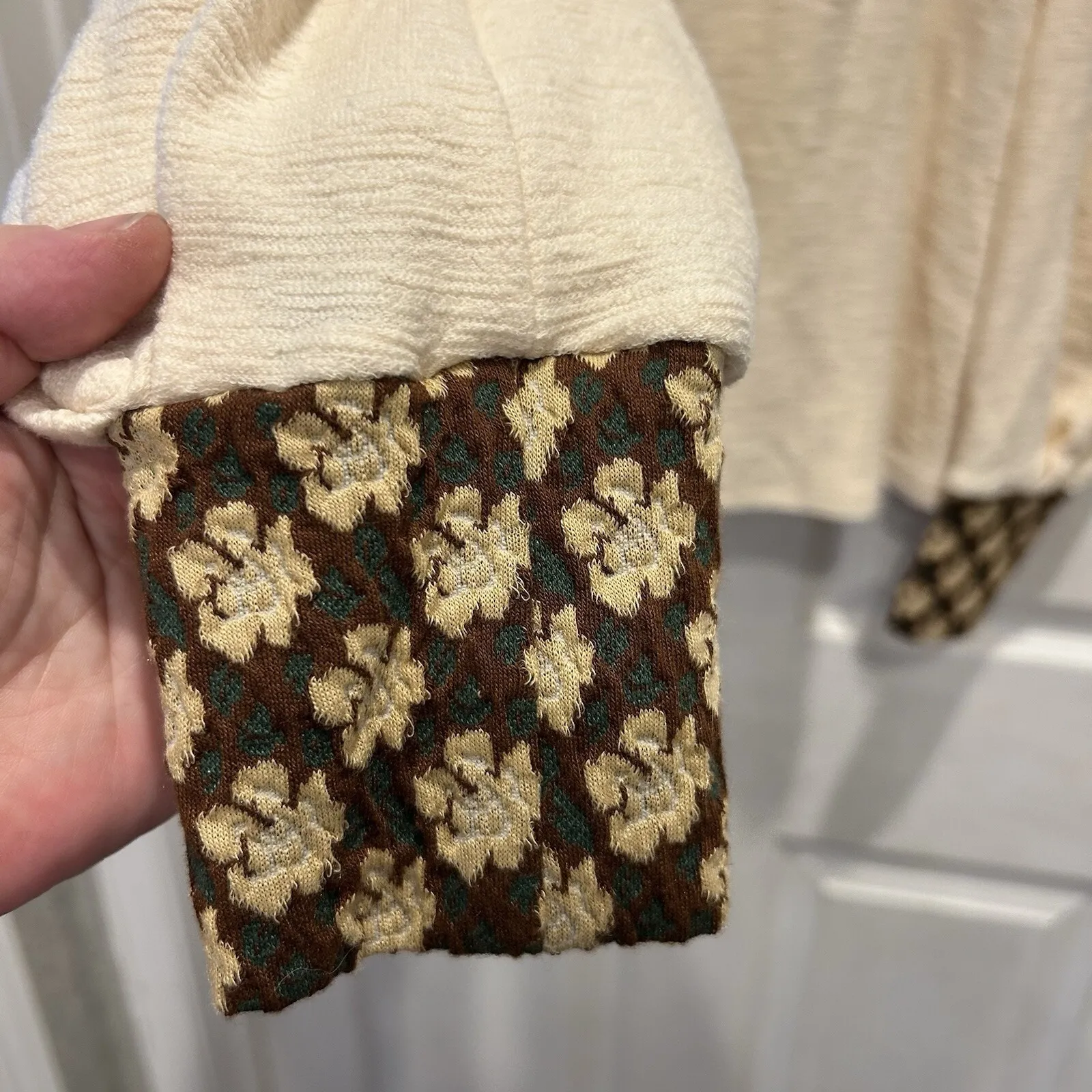 Polagram Cream Textured Puff Sleeve Knit Top with Floral Cuffs Women's Medium - Image 3