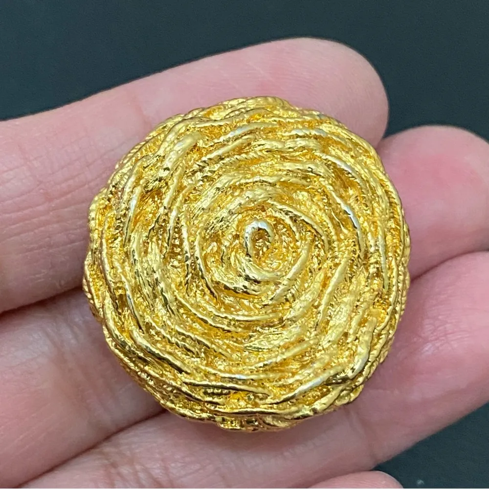 Vintage 80’s PAOLO  Gold-plated Textured Rose Clip On Round Earrings - Image 4