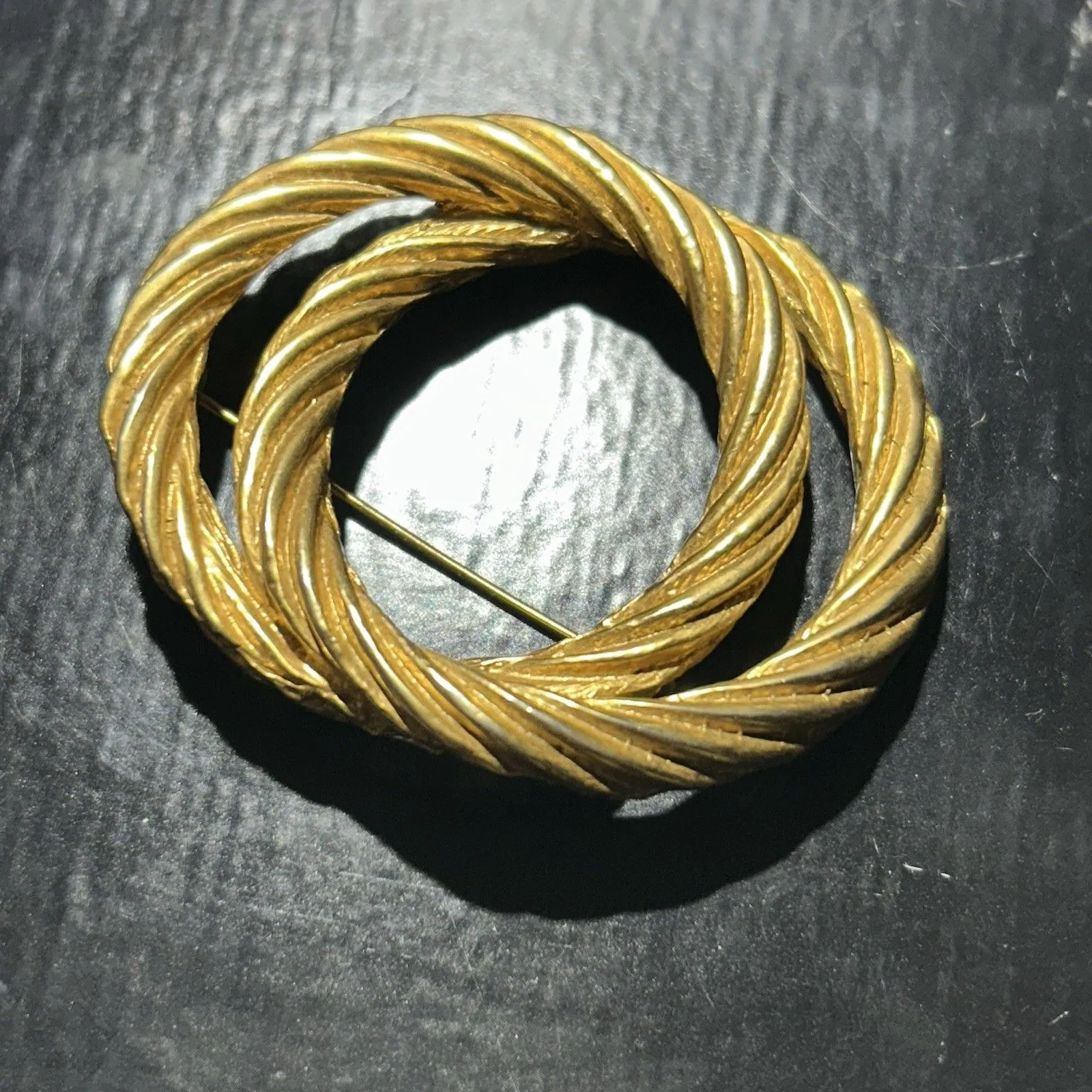 Vintage Gold Tone Double Intertwined Circles Twisted Rope Textured Brooch - Image 2