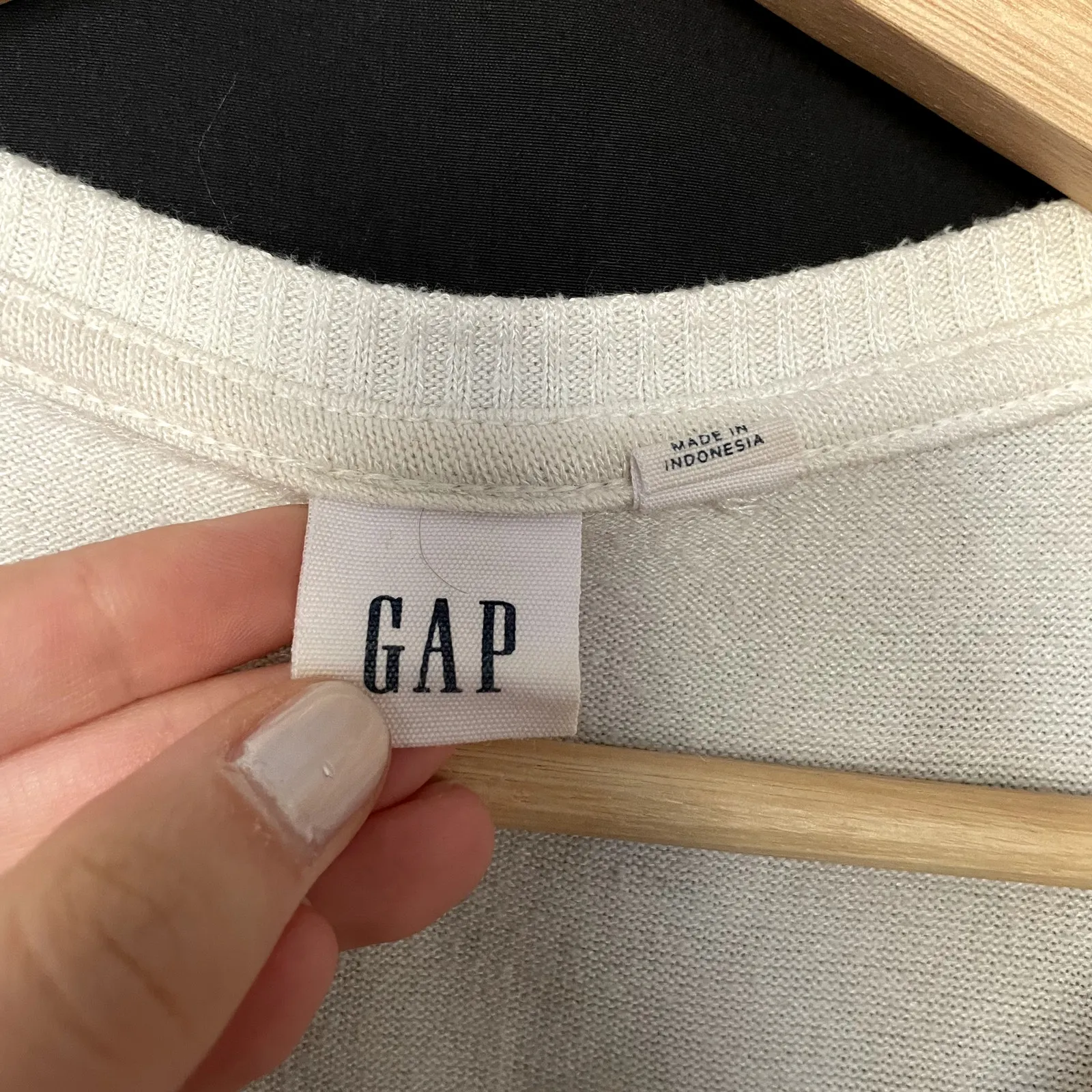 GAP knit short sleeved shirt women's size M top vintage style summer shirt - Image 3