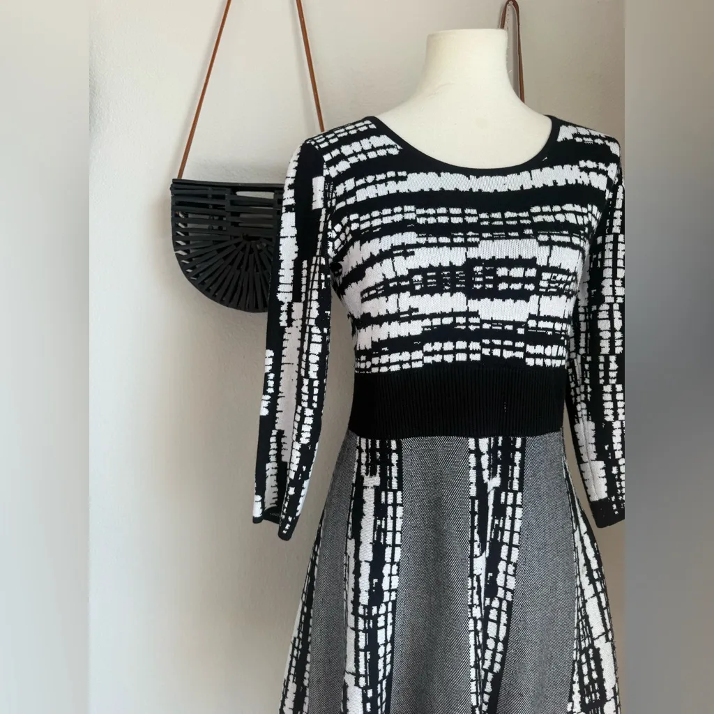 Neiman Marcus Black Long Sleeve Sweater Dress, Size Medium - Image 2