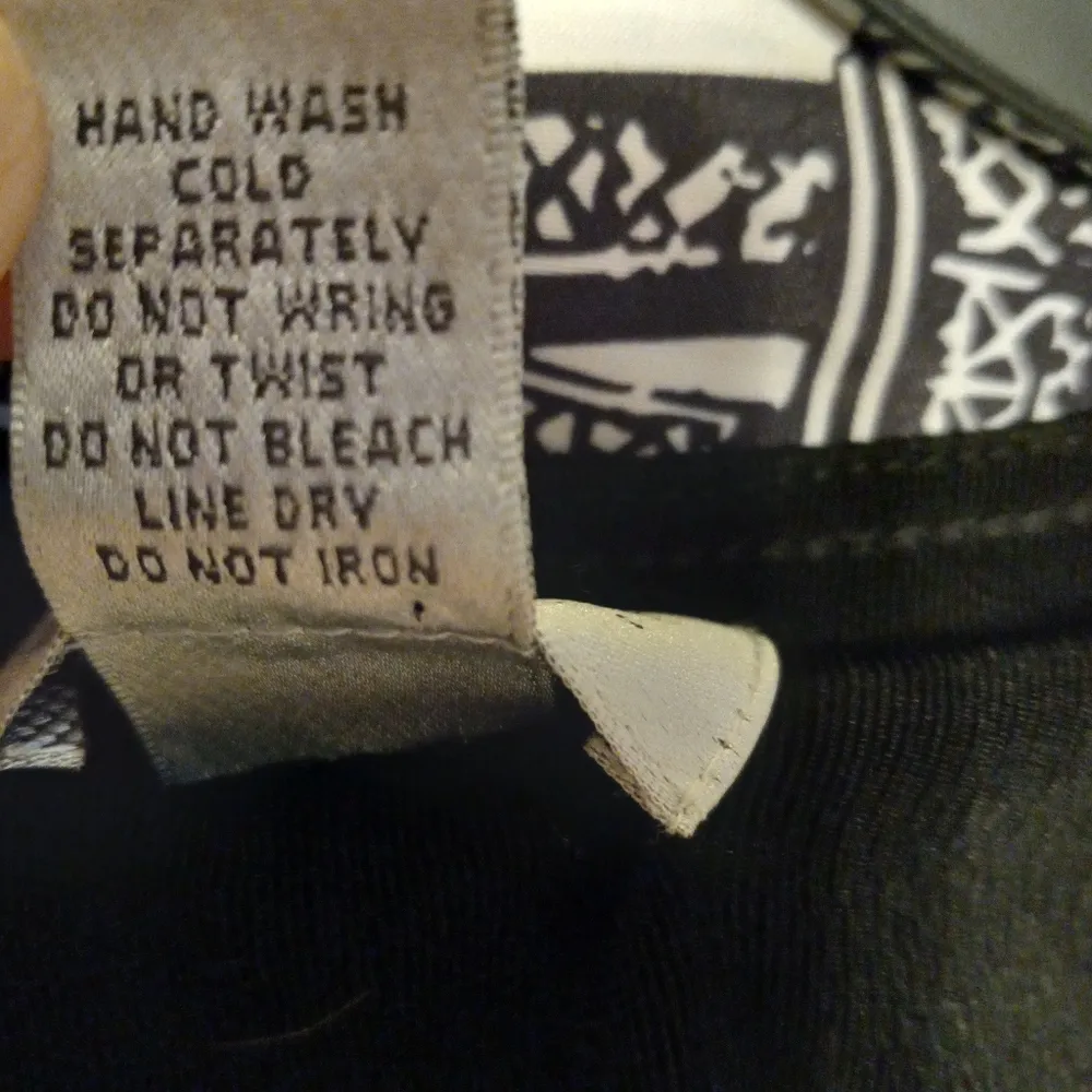 Chicos Travelers 1 8 Shelf Bra Silver Sparkle Tank Top in Black - Image 7