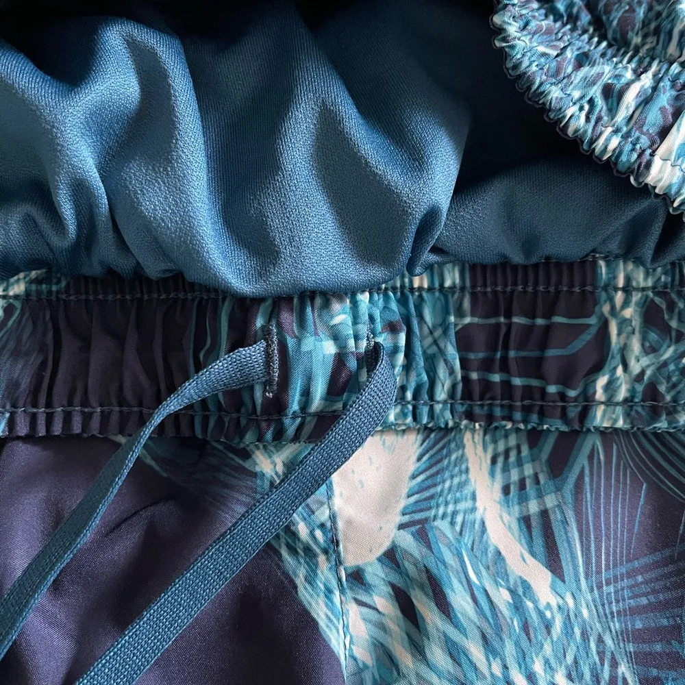 Women’s  Dri-Fit Tempo Running Shorts Navy Ocean Blue Pattern Size Small EUC - Image 5