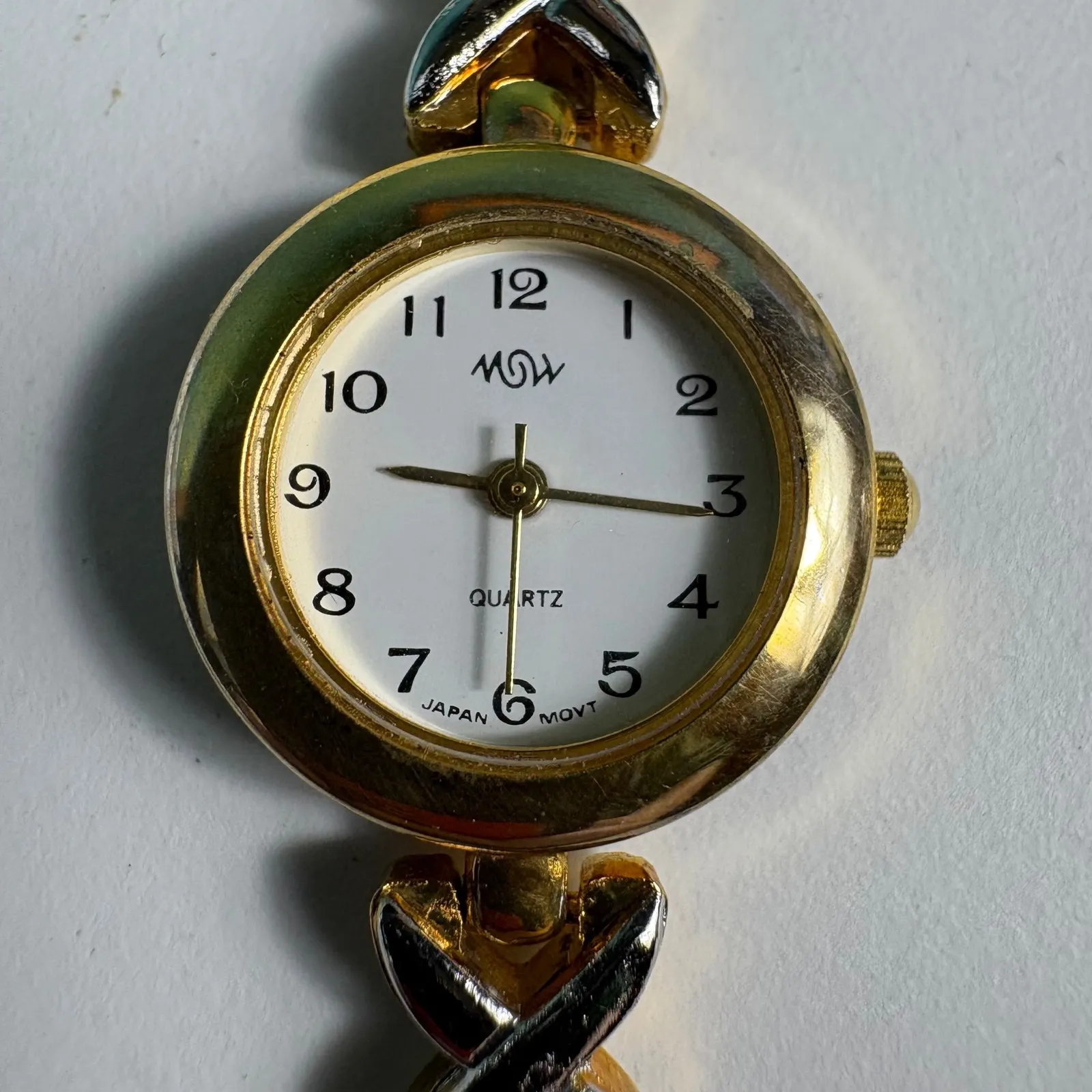 Jasper‎ New York Gold Tone Heart XO Quartz Women's Watch Fashion Wristwear - Image 2