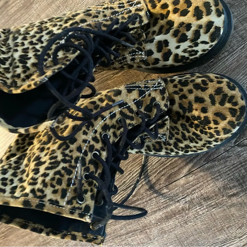 Cheetah Print Combat Boots Women Size 8.5 Lace Up Animal Print Suede Mid Calf - Image 3