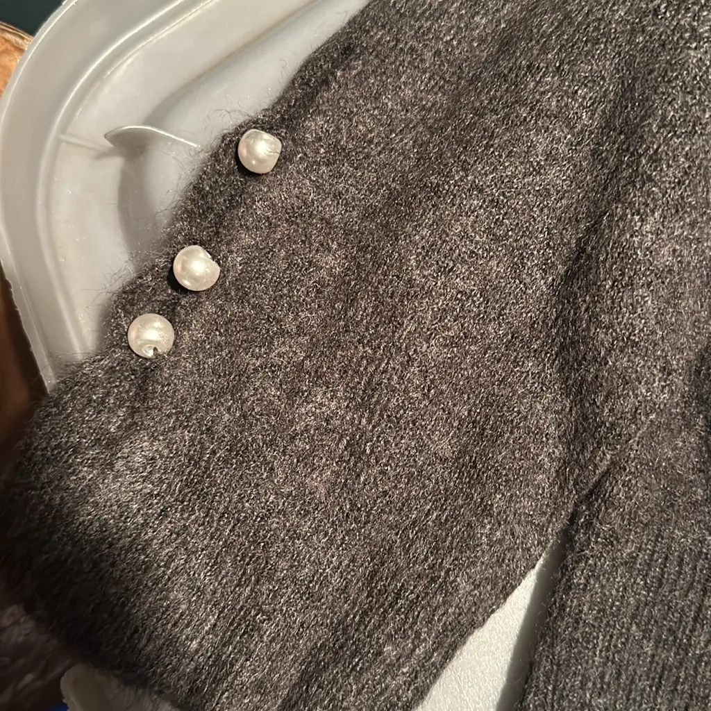 Vero mods grey sweater large NWOT - Image 11