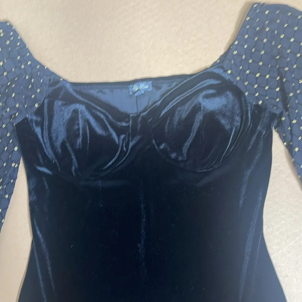 Elegant Black Bodycon Dress with Sweetheart Neckline and Bishop Sleeves Size L - Image 5