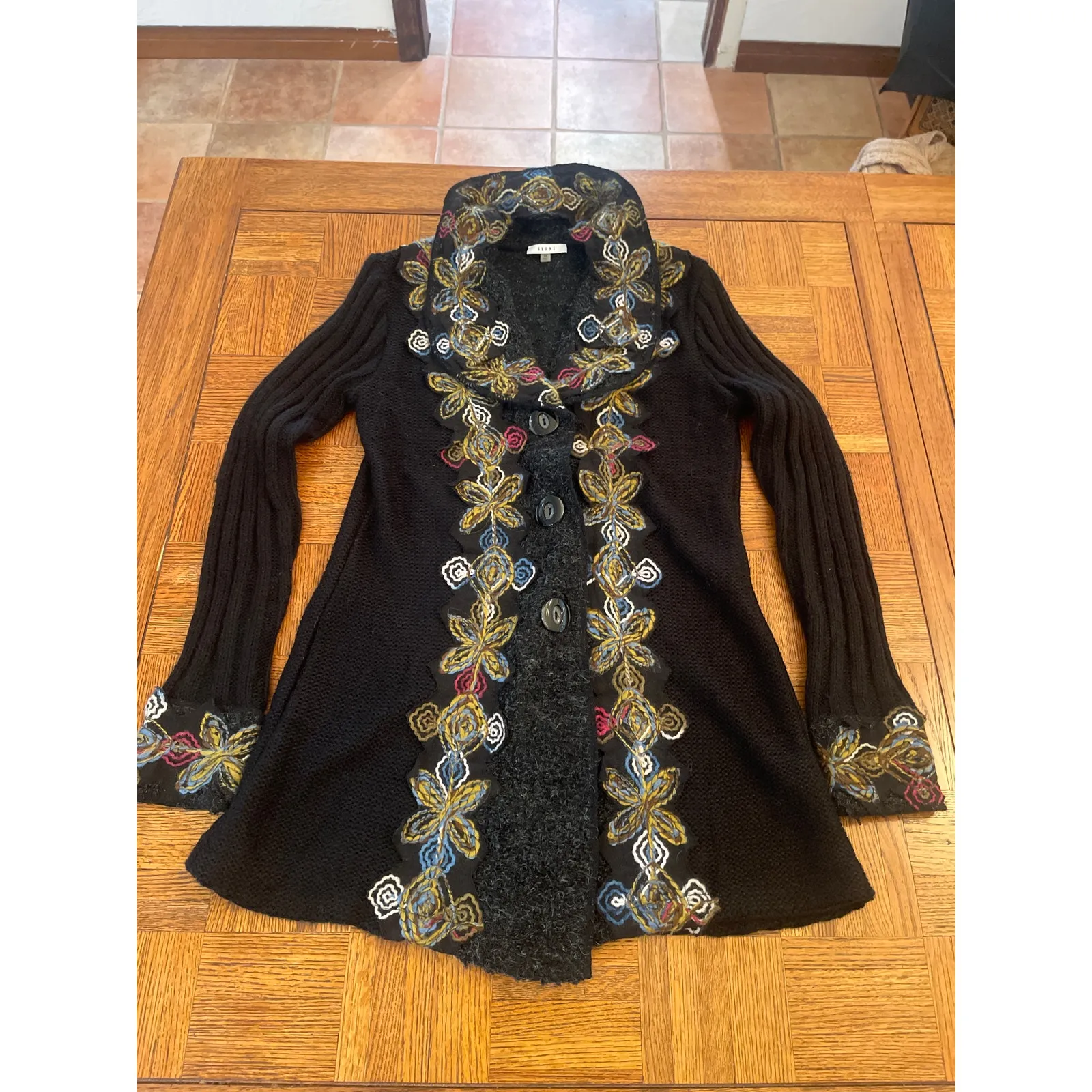 Sioni cardigan sweater with multicolor floral embroidery and a flared hem. M Black Size M - Image 2