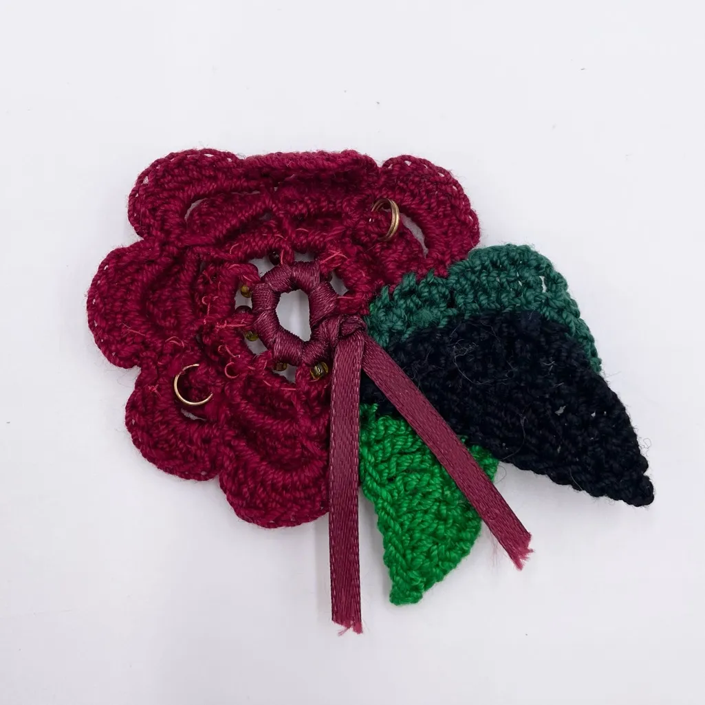 Vintage Handmade Crochet Knit Red Flower Pin Brooch Beaded Winter Holiday - Image 3