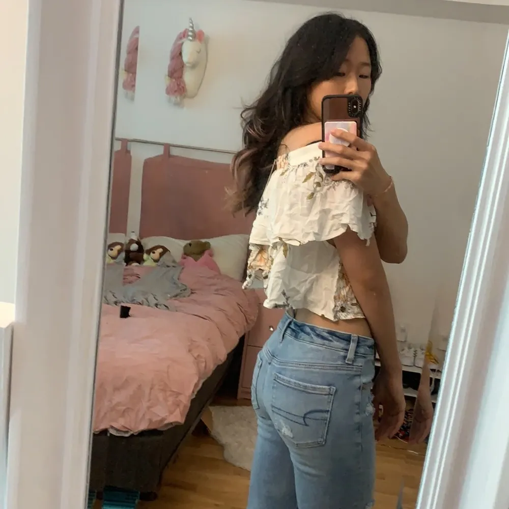 LF floral off the shoulder crop top ruffle hem - Image 3