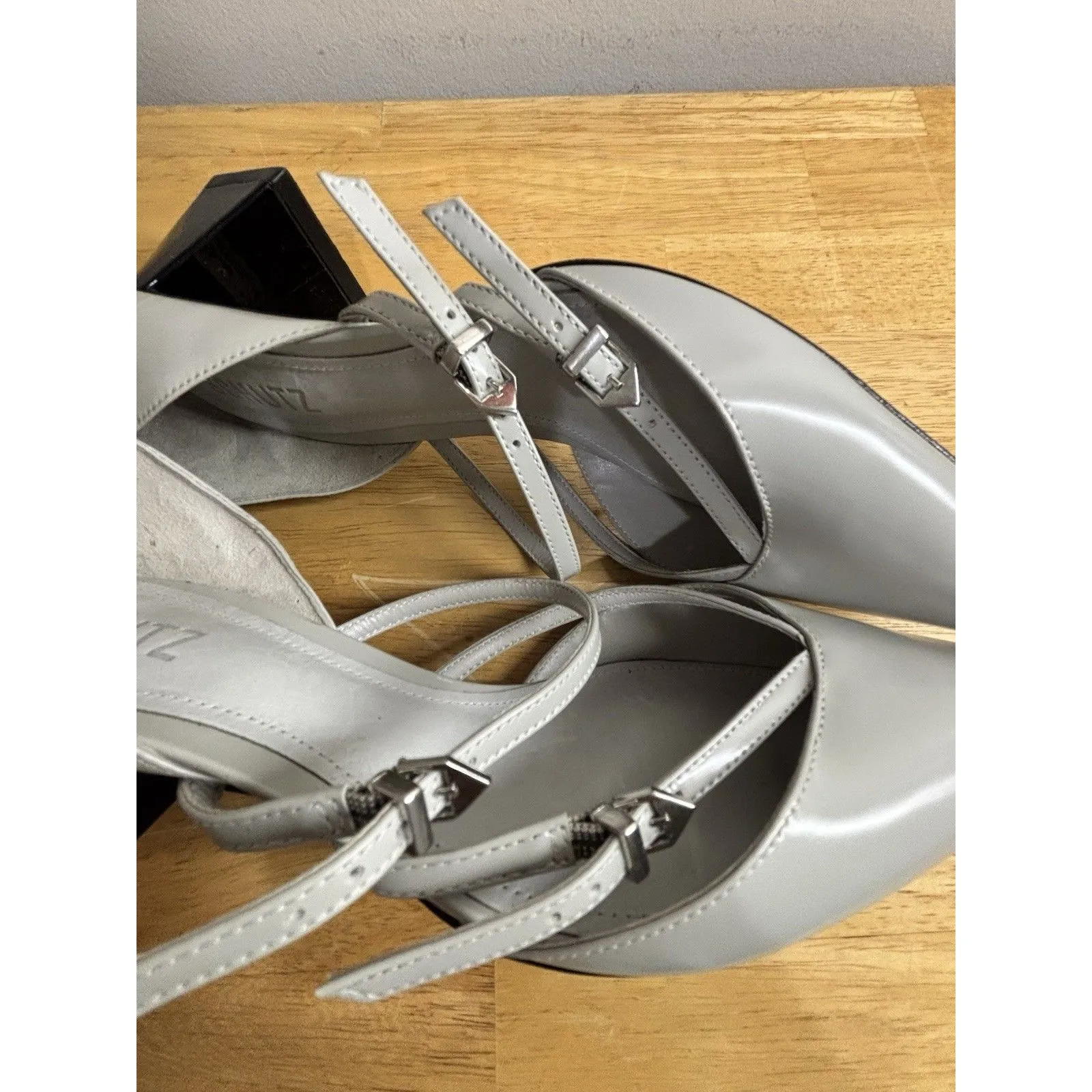 Schutz Mid Rue Gray Leather Mid Block Heel Pointed Toe Double Straps (Read) 7.5 - Image 8