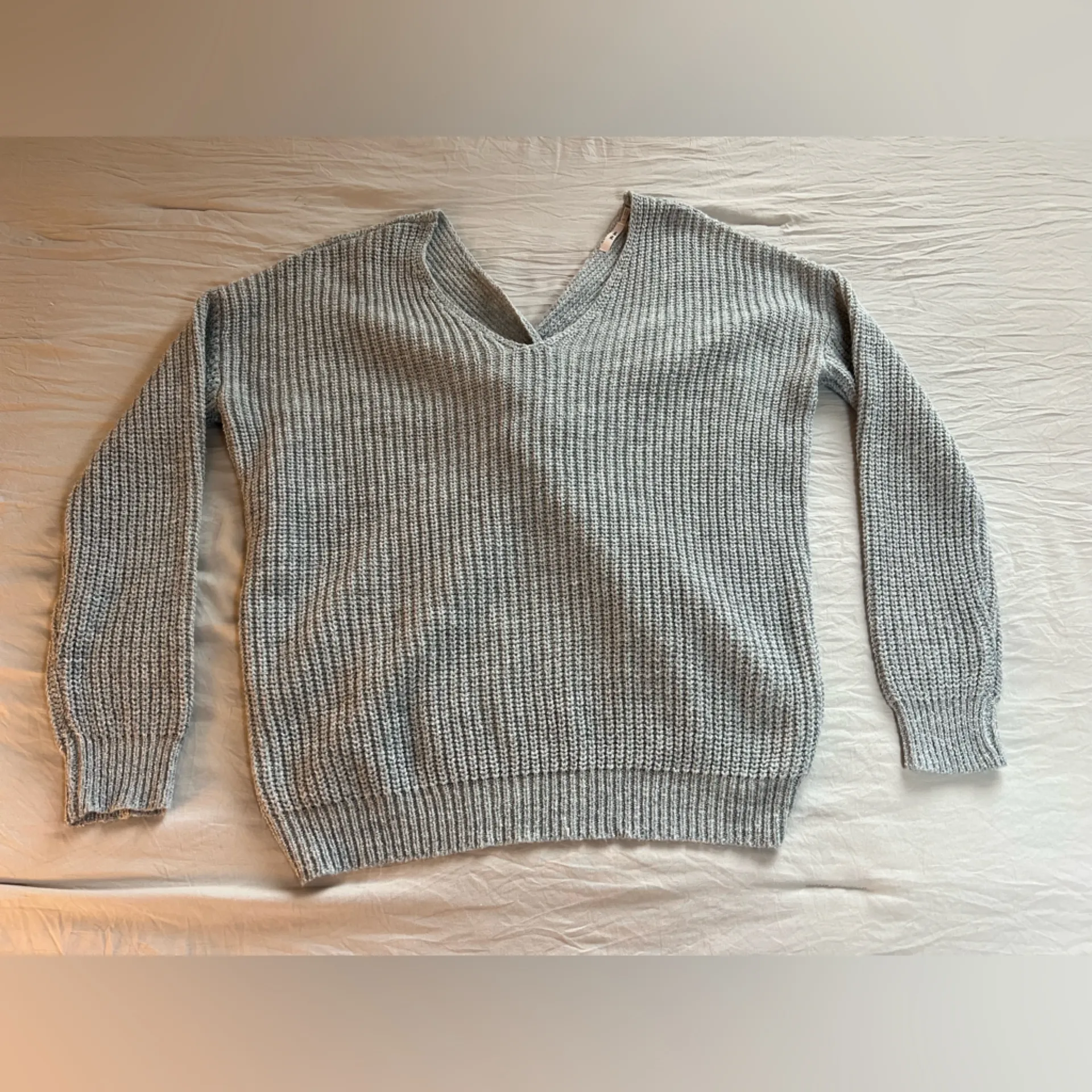 MiAmi  women Gray Knot Back
Sweater Small - Image 6