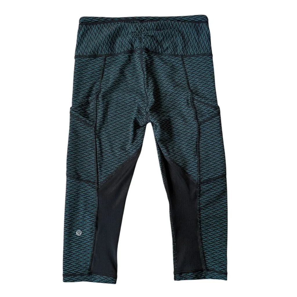 Lululemon turquoise and black cropped compression athletic pants with pockets - Image 8