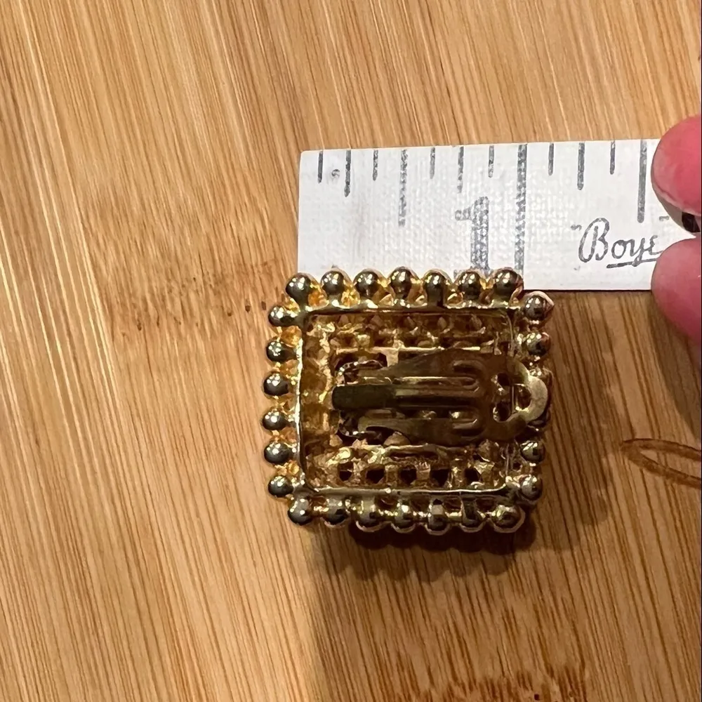 🔴 Dome 80’s vintage metal earrings, gold tone metal, clip ons. Unbranded - Image 6