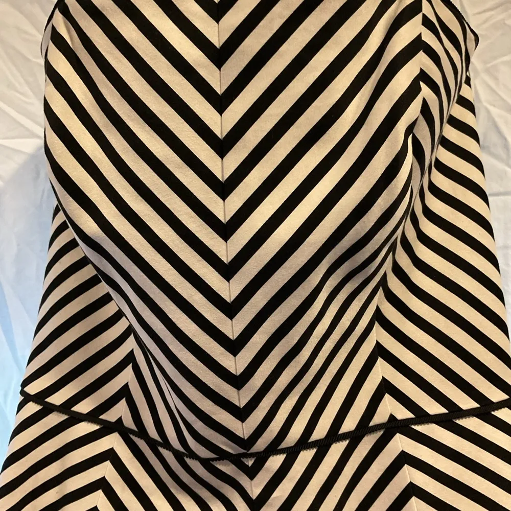 White House Black Market Strapless A-Line Cocktail Dress - Image 4