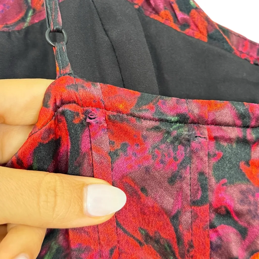 Cinq à Sept Stargazer Lilies Glenda Gown Red Size 4 - Image 11