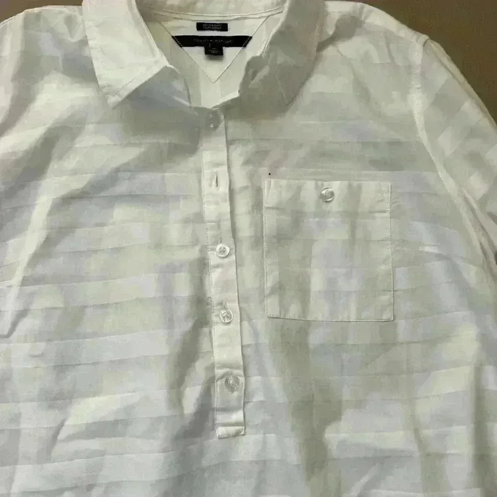 TOMMY HILFIGER BOYFRIEND FIT WHITE ON WHITE BUTTON DOWN BLOUSE SIZE MEDIUM - Image 4