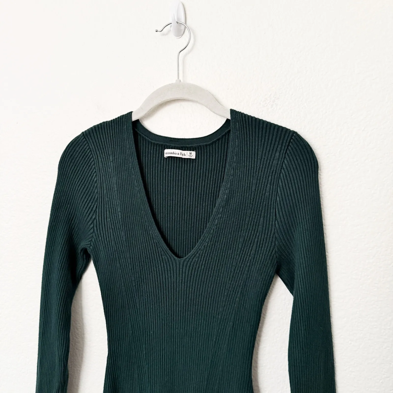 [Abercrombie & Fitch] Green Ribbed Knit V-Neck Sweater Bodysuit Top Sz Medium M - Image 3