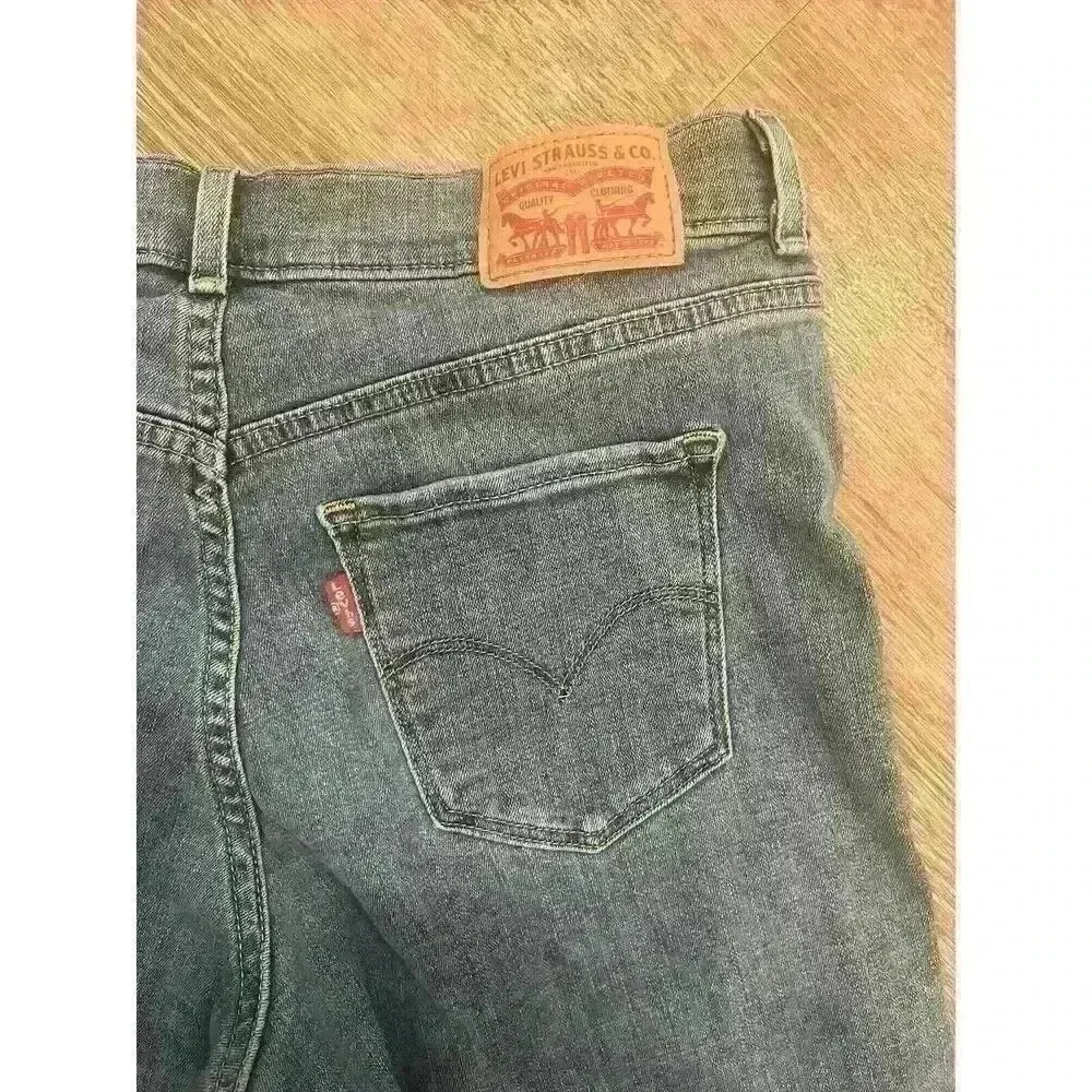 Levis Shorts Womens Size 28 Bermuda Mid Rise Stretch 12 Inch Inseam Denim - Image 6