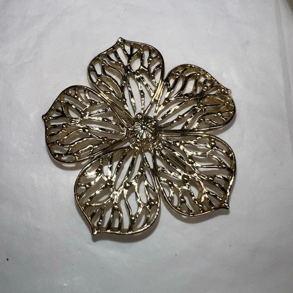 Gerry Vintage Signed Large Ornate Flower Brooch Gold Tone - Image 2