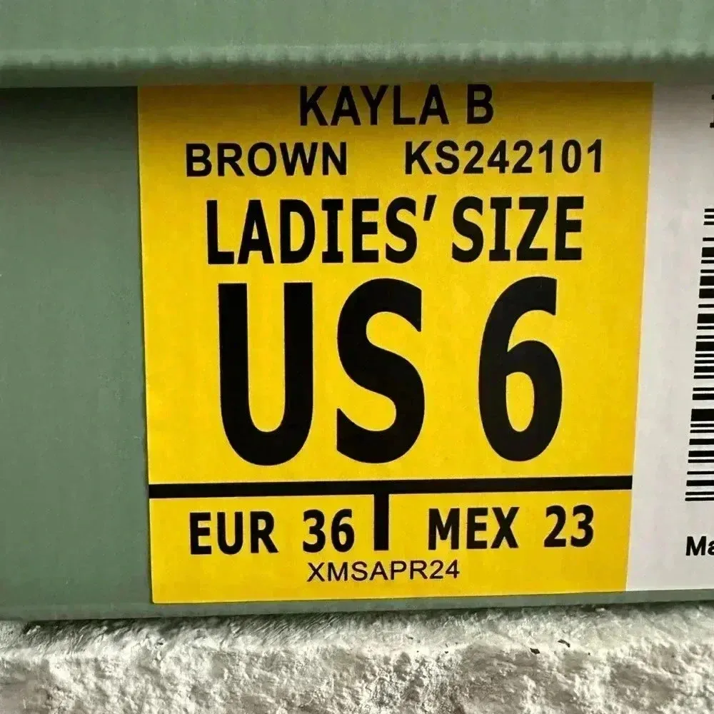 Kensie Klassen Faux Suede Ankle Boots Chelsea Women's size 6 - Image 2