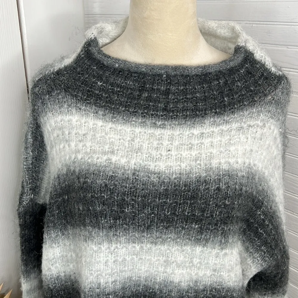 Vince Camuto Women's Ombré Rich Black Striped Pullover Sweater Sz L Alpaca Blend - Image 4