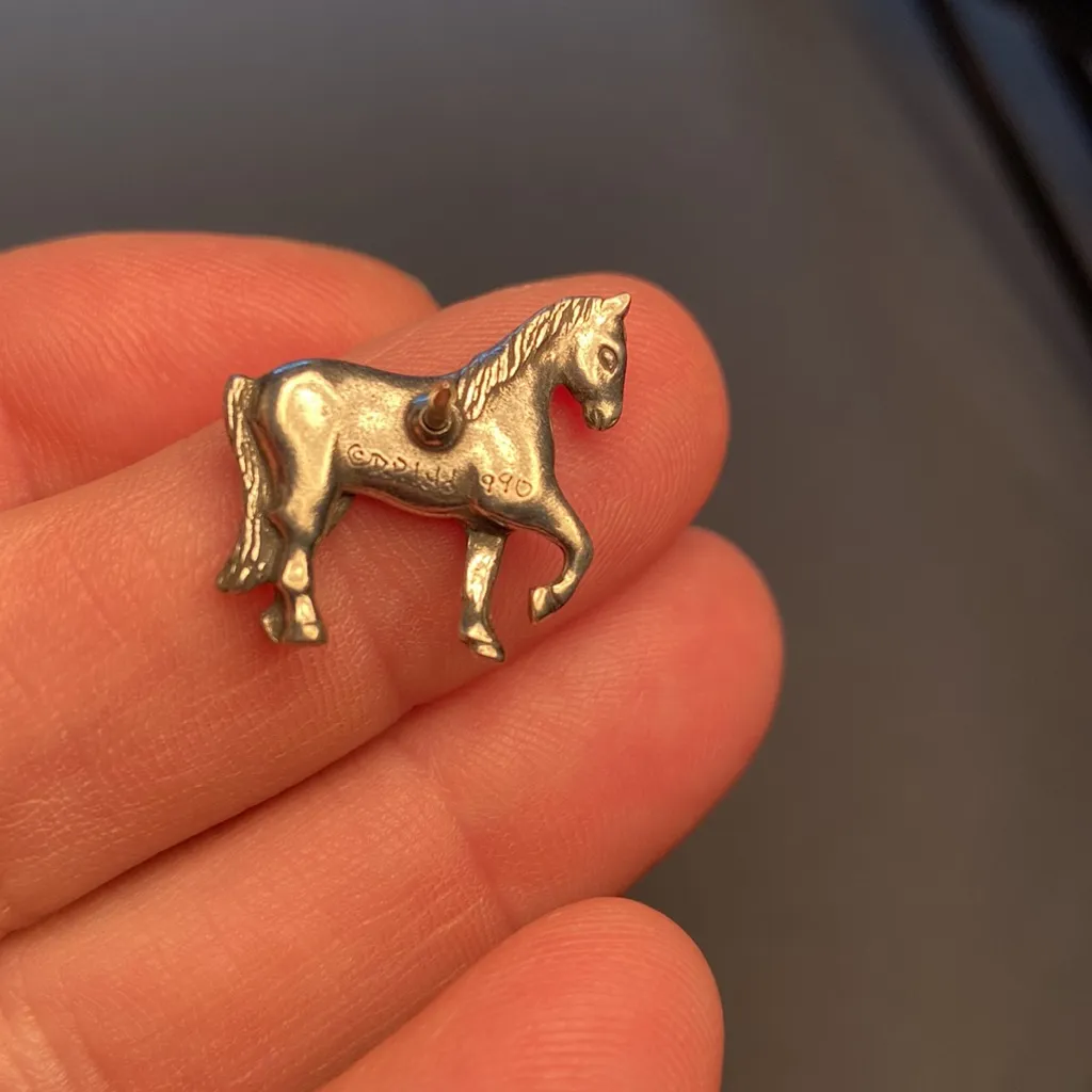 Horses‎ sparkle horse pendent necklace + Silver Horse pin - Image 9