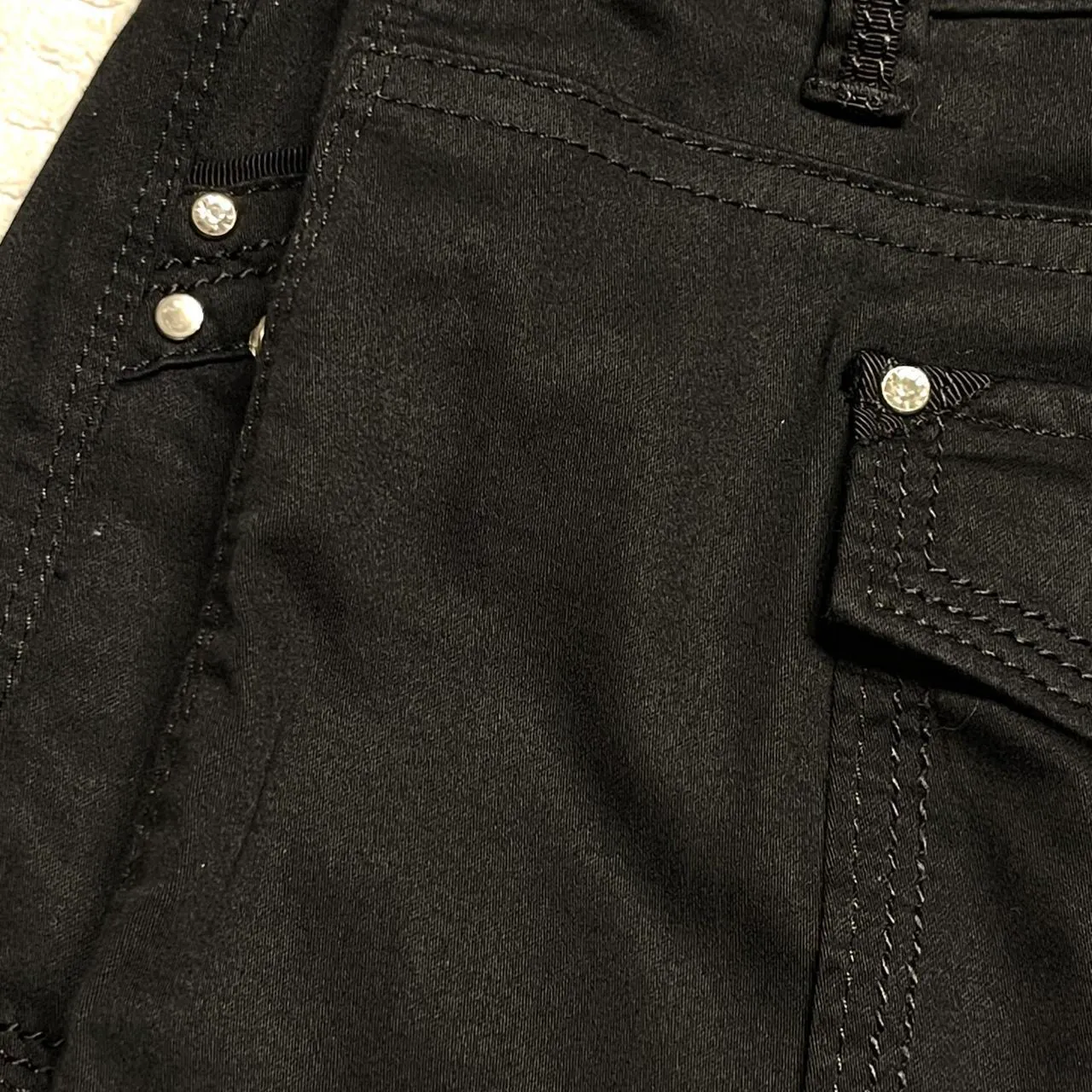 White House Black Market Black Bermuda Shorts Cargo Jewels Size 8/7”inseam - Image 4
