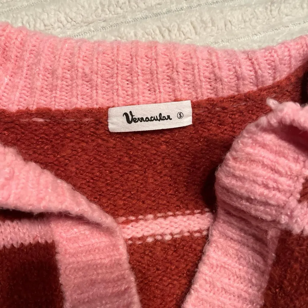 pink & red knitted striped collared sweater - Image 5