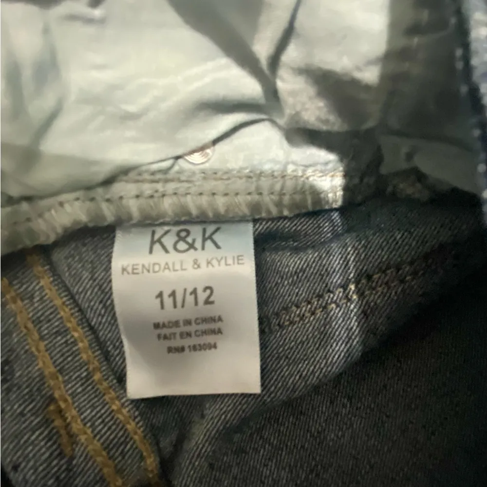 Kendall & Kylie Kontent Mid-Rise Crop Jeans Color Anaheim S 11/12 NWT - Image 5