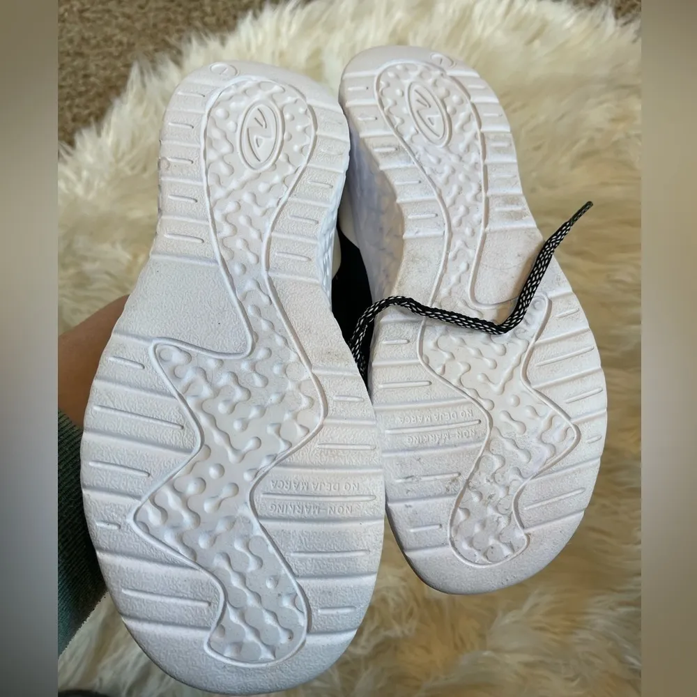 💎3/$18 NWT Women’s Athletic works‎ memory foam sneaker size 7 - Image 4