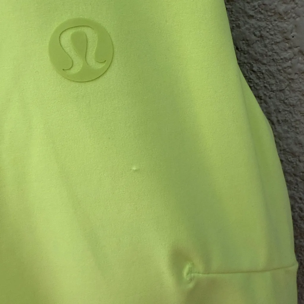 Lululemon V-Waist Tennis Crop Tank size 2 in faded zap, white and rip tide - Image 6