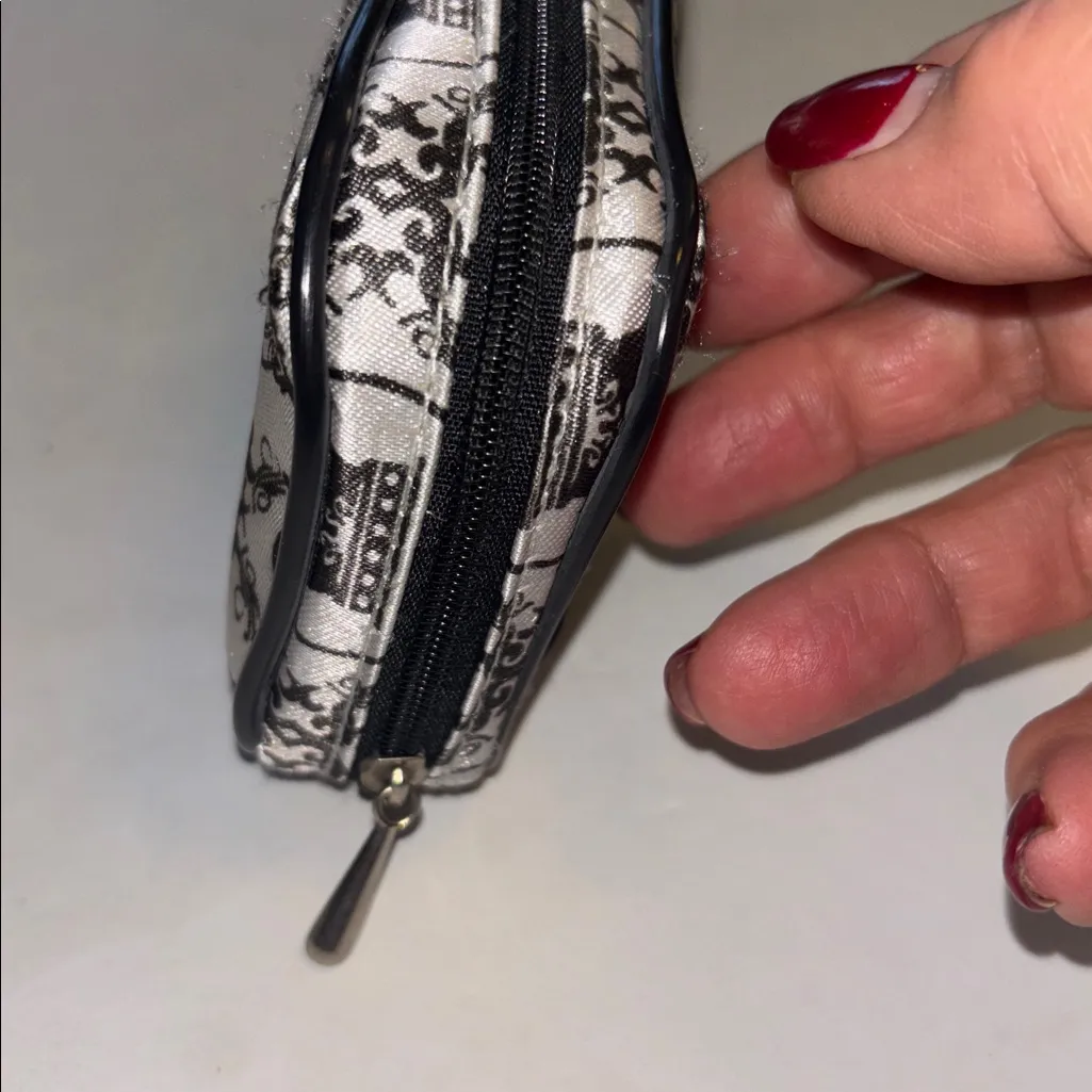 FASHION SMART BRAND SILVER AND BLACK CROWN DESIGN COIN PURSE FULL ZIP CLOSURE - Image 5