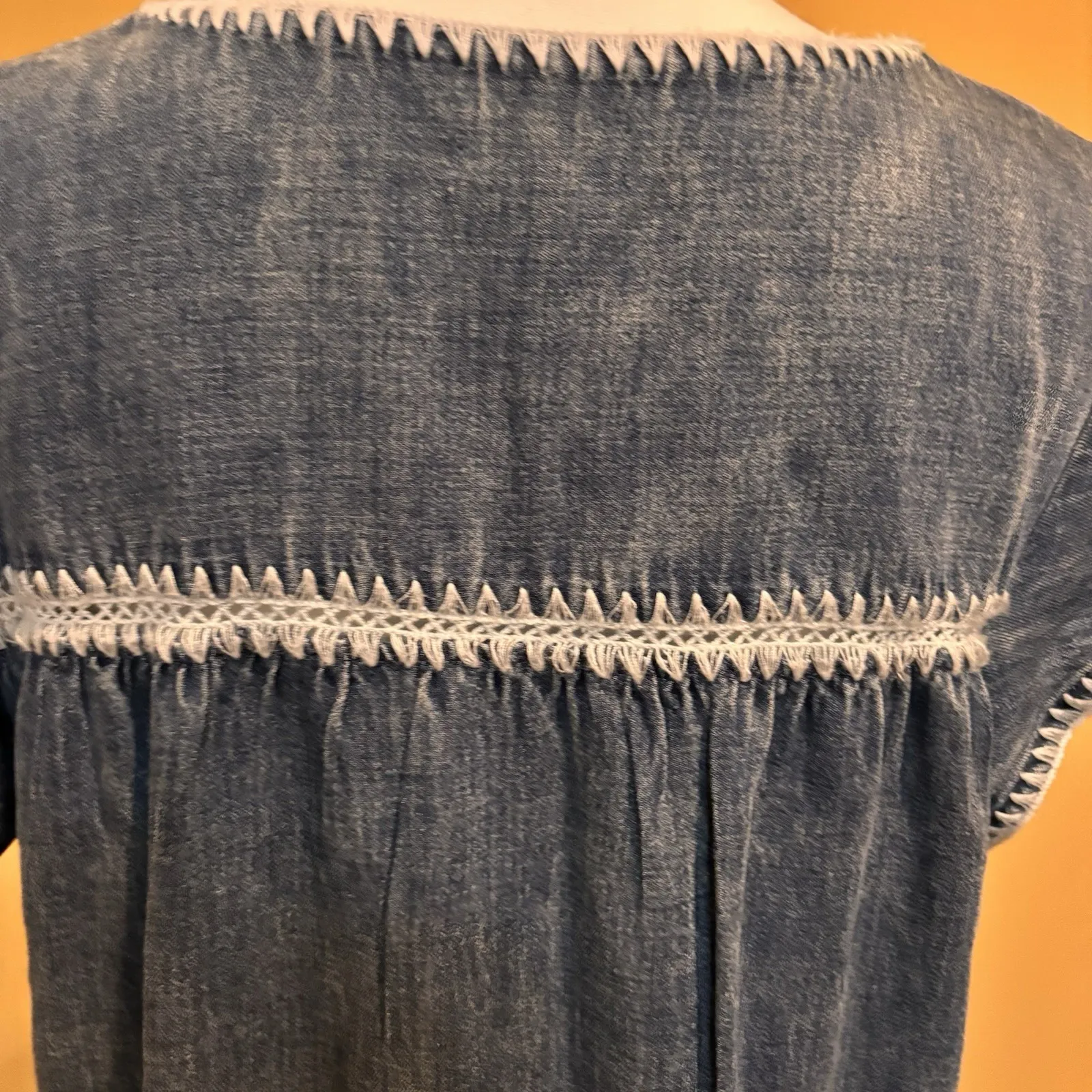 Rails Tafia Top Womens Size Large Classic Blue Denim Blouse Flutter Sleeve Boho - Image 5