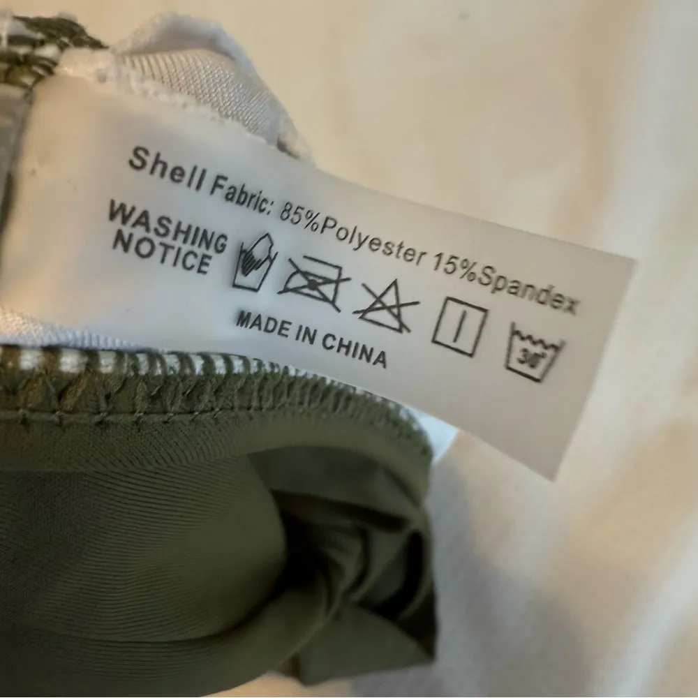 Blooming Jelly Swimsuit Top Size Medium Green Racerback - Image 3