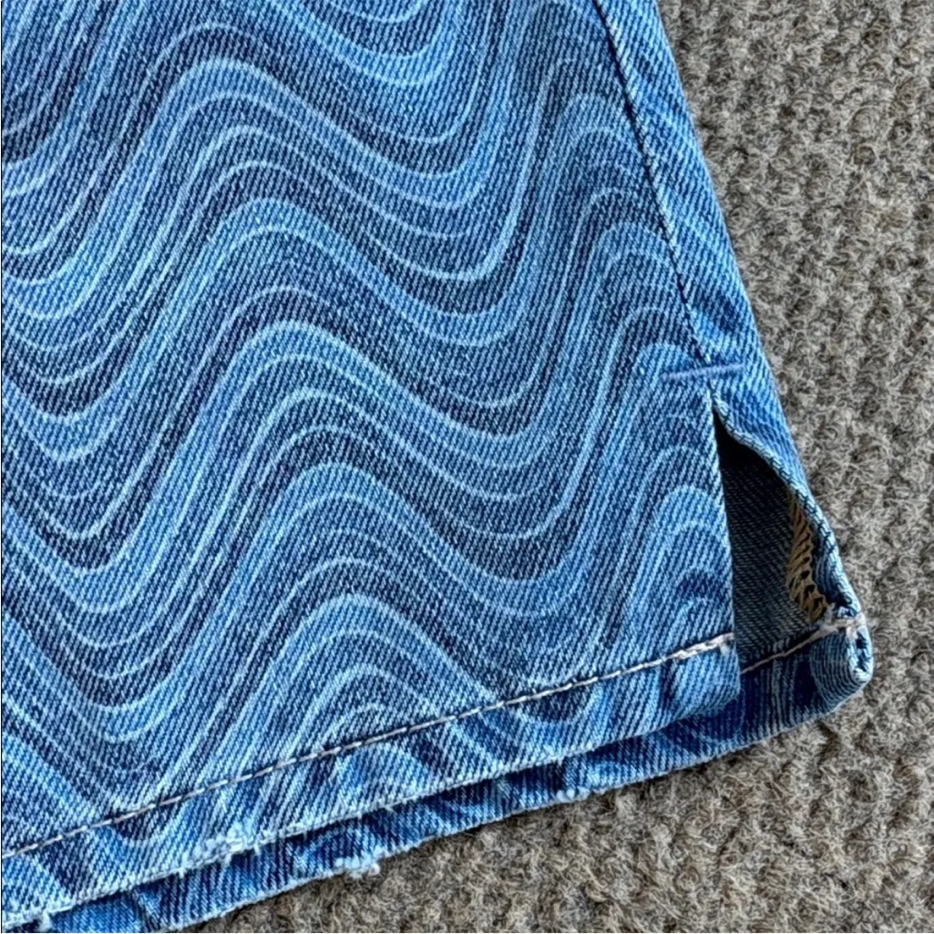 NWOT American Eagle Highest Rise 90s
Boyfriend Shorts Wave Pattern Blue Size 6 - Image 11