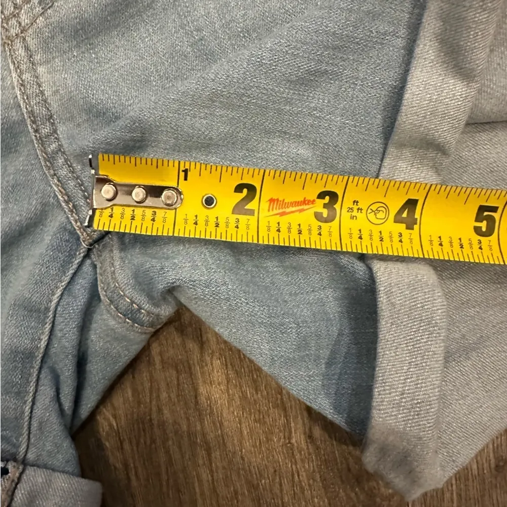 Levis' Women's Denim Jean Shorts Size 31 Mid Length Zip Fly Cuffed Light Wash - Image 9