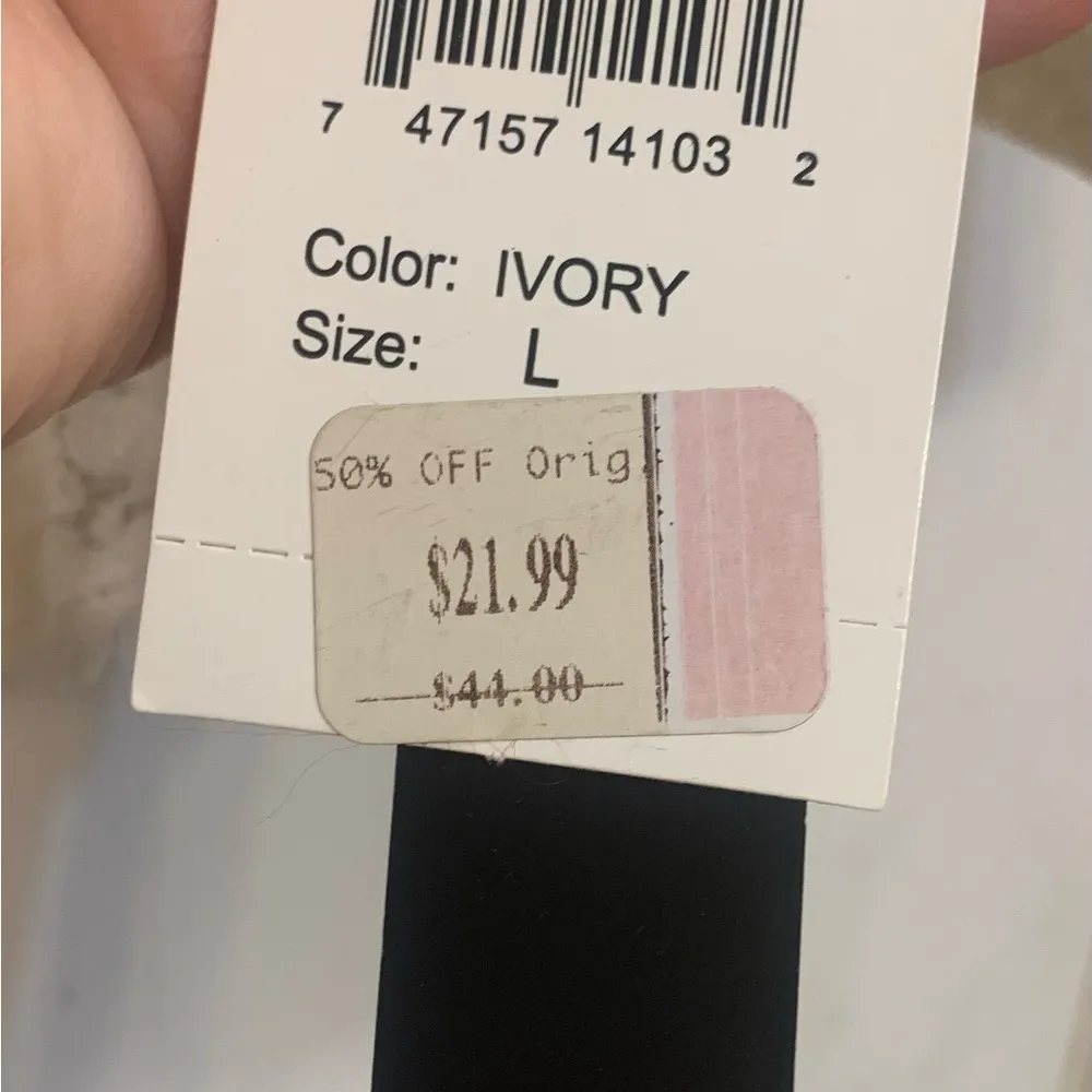 NWT My Michelle Large Lace Long Sleeve Keyhole Neckline Blouse.       1486 - Image 4