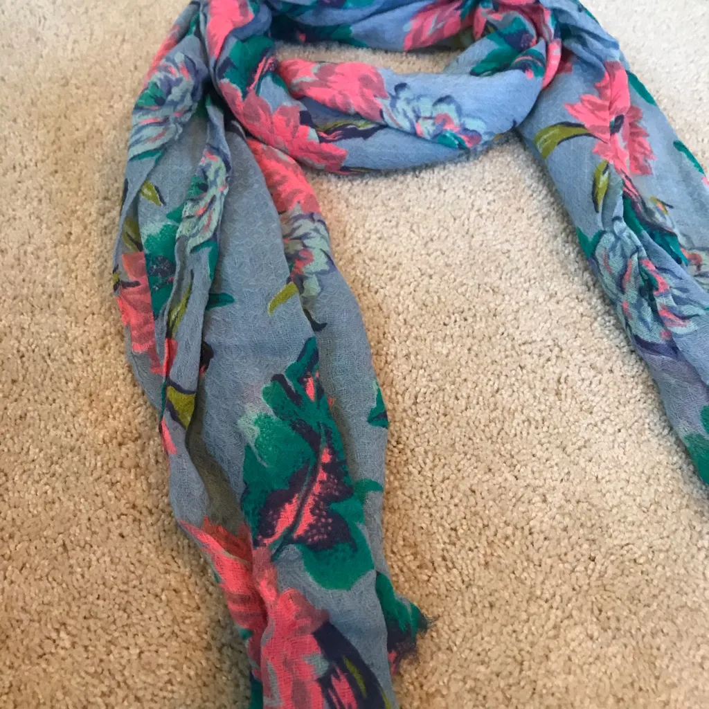 GAP FLORAL SCARF - Image 2
