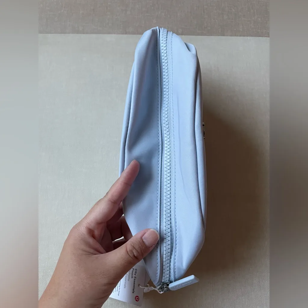 Lululemon  City Essentials Pouch 4L - Starch Blue - Image 5