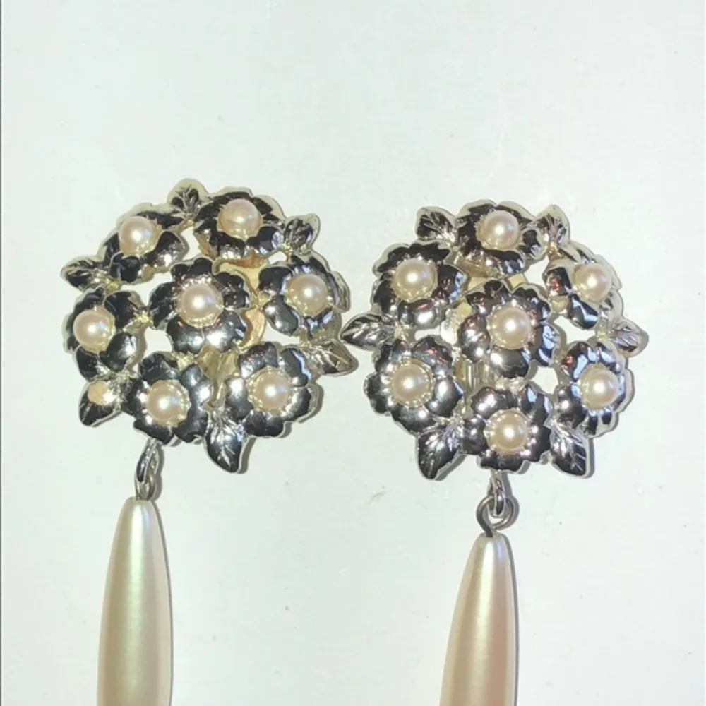 LCI Liz Claiborne Vintage Silver Tone & Faux Pearl Dangle Drop Clip On Earrings - Image 6