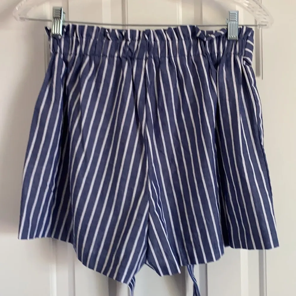 Charlotte Russe slip on striped shorts - Image 3