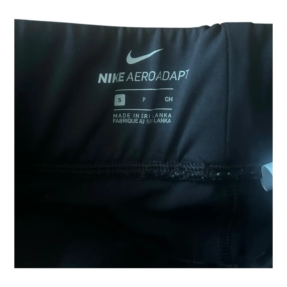 Nike  Aeroadapt short biker shorts Small - Image 5