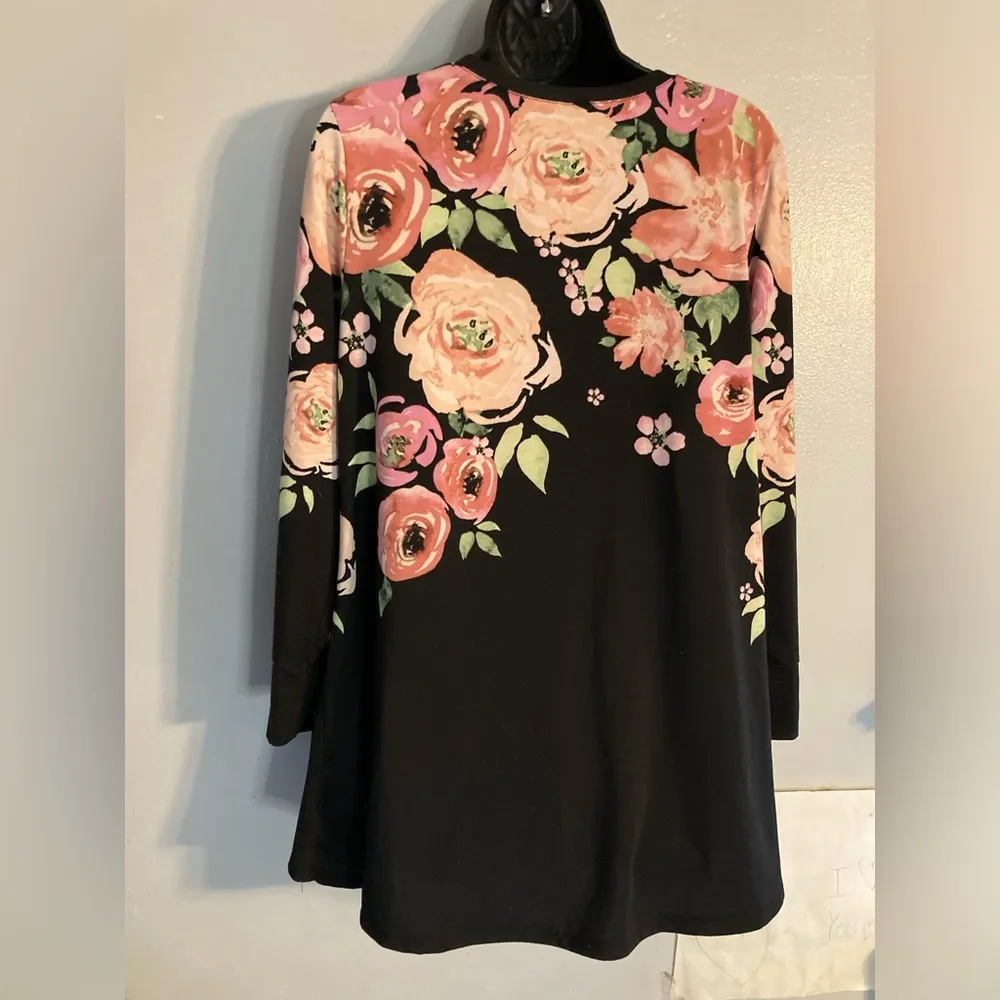 LulaRoe black floral long sleeve top - Image 3