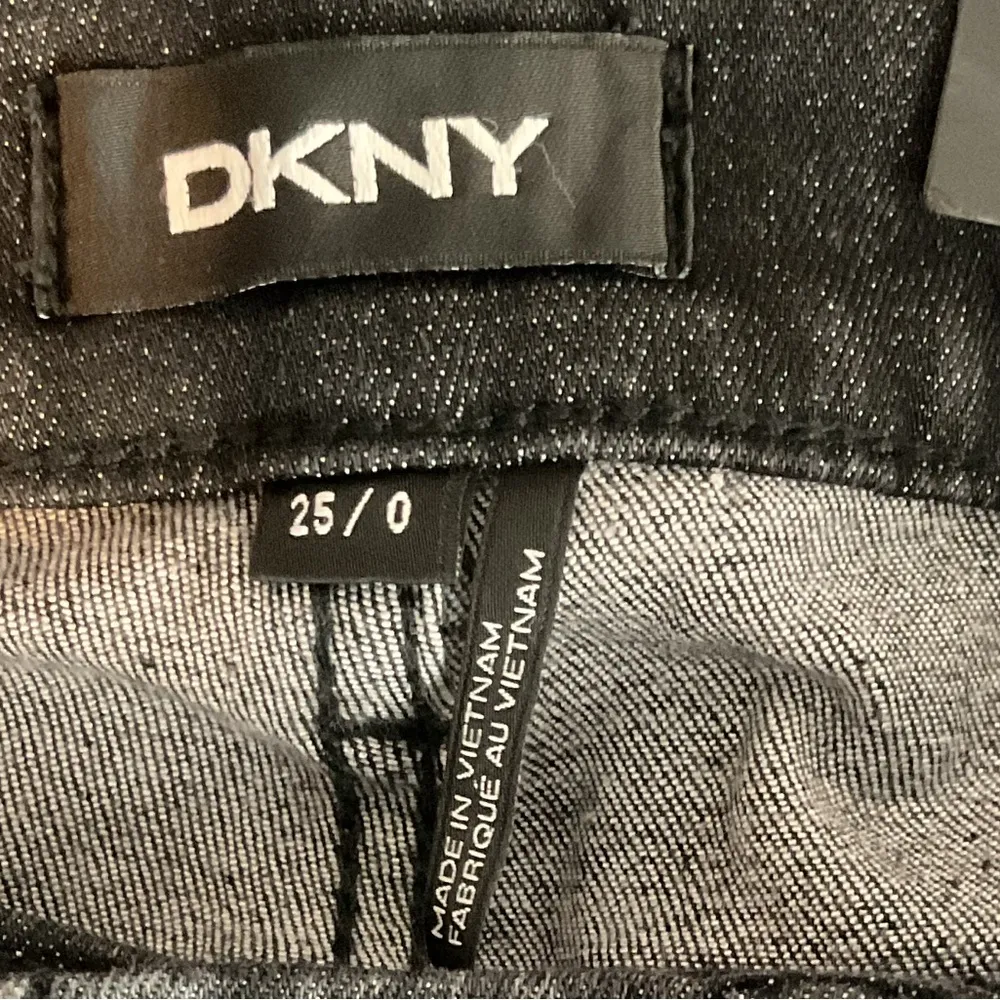 DKNY High Rise Skinny Ankle Animal Print with Front Pockets Belt Loops Zipper - Image 5