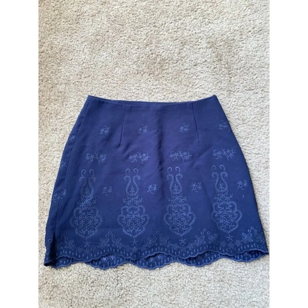 Cupcakes and Cashmere Women's Skirt Navy‎ Floral Size 4 - Image 2
