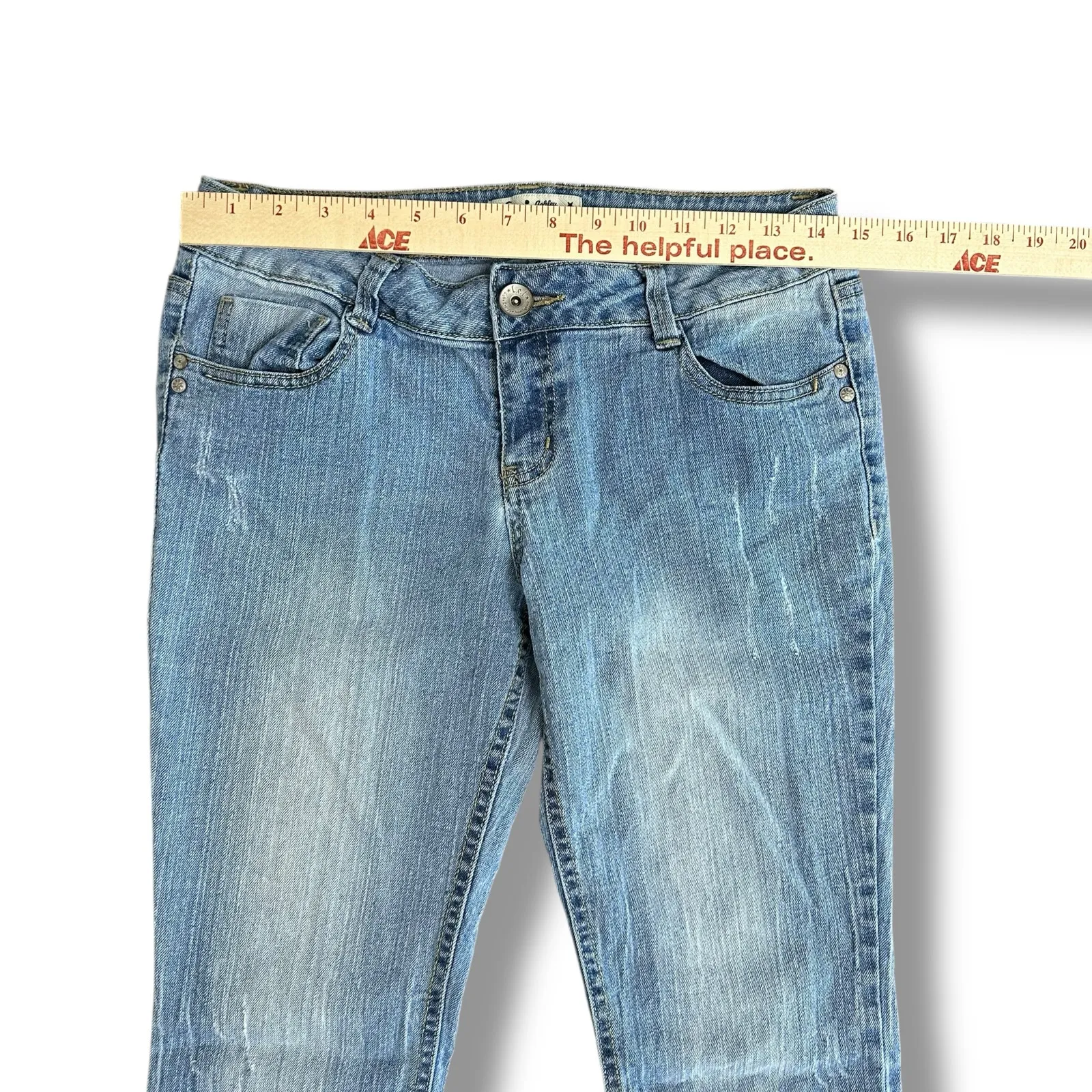L.E.I. Ashley Low Rise Flare Jeans Women’s Sz 9 Light Wash Y2K 2000s Retro Denim Blue - Image 3